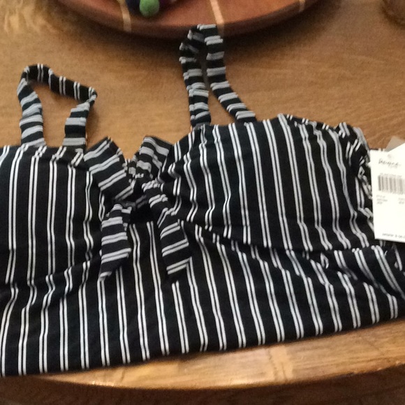 NWOT black and white tankini top! Ordered it tried it own and it didn’t fit. - Picture 1 of 4